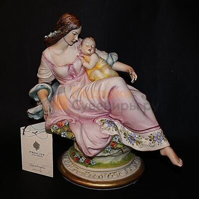 Статуэтка "Мама с ребенком" фарфоровая